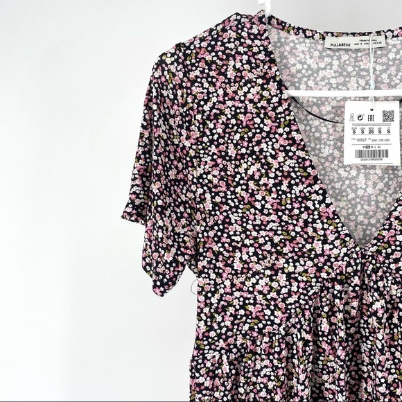 Pull&Bear Flowing Crepe Mini Dress in Floral Print - Picture 2 of 5